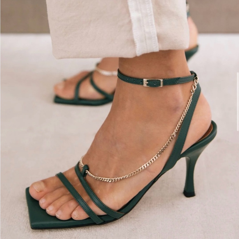 Alohas kitten heel with sexy chain